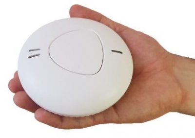 Holding Wireless Interconnected Photoelectric Smoke Alarm